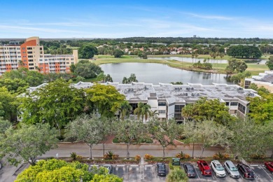 Rarely available 2BR/2.5BA/1,230 sq. ft. condo in desirable on Bonaventure Country Club in Florida - for sale on GolfHomes.com, golf home, golf lot