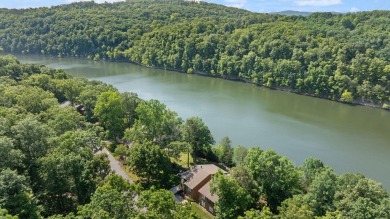 Spacious Lakeview Upper level 3 bedroom 2 full bath condo with a on Woodson Bend Resort in Kentucky - for sale on GolfHomes.com, golf home, golf lot