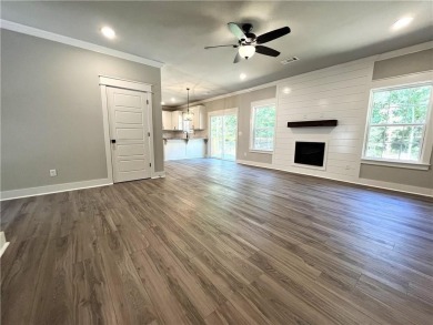 Needs paint, flooring and light deferred maintenance. Short sale on Bella Vista - Metfield Golf Complex and Country Club in Arkansas - for sale on GolfHomes.com, golf home, golf lot