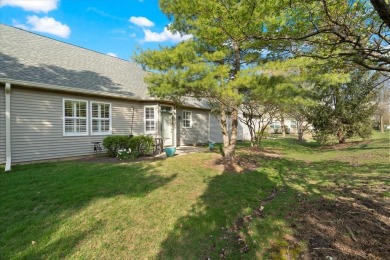 Bright & Spacious 3 bedroom 2.5 bath Ranch in a Vibrant 55+ on Grayslake Golf Course in Illinois - for sale on GolfHomes.com, golf home, golf lot