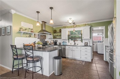 Come see this charming house on the corner! This 3 bed, 2 on Vache-Grasse Country Club in Arkansas - for sale on GolfHomes.com, golf home, golf lot
