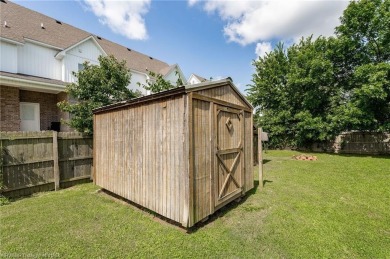 Come see this charming house on the corner! This 3 bed, 2 on Vache-Grasse Country Club in Arkansas - for sale on GolfHomes.com, golf home, golf lot