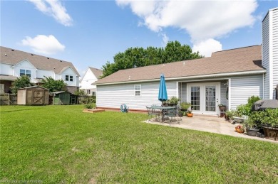 Come see this charming house on the corner! This 3 bed, 2 on Vache-Grasse Country Club in Arkansas - for sale on GolfHomes.com, golf home, golf lot