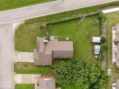 Come see this charming house on the corner! This 3 bed, 2 on Vache-Grasse Country Club in Arkansas - for sale on GolfHomes.com, golf home, golf lot