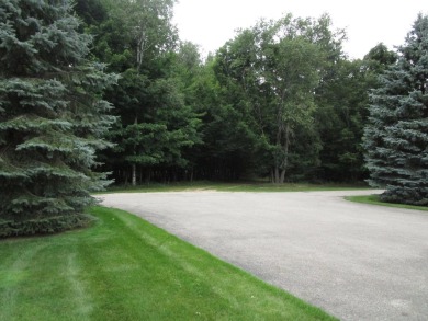 This beautiful well maintained 4 bedroom 3 bath condo is on Michaywe Pines Course in Michigan - for sale on GolfHomes.com, golf home, golf lot