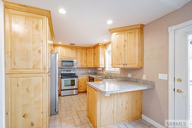 Beautifully maintained 2-bedroom, 2-bath townhome offering on  in ID - for sale on GolfHomes.com, golf home, golf lot