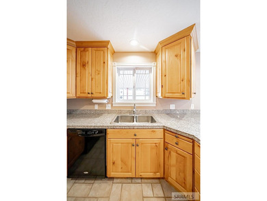 Beautifully maintained 2-bedroom, 2-bath townhome offering on  in ID - for sale on GolfHomes.com, golf home, golf lot