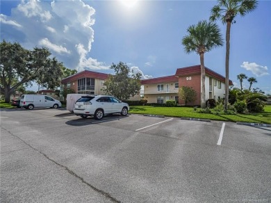 MOTIVATED SELLER!! Turn-key 1BR/1.5BA in Vista Royale, Vero's on The American Golf Club in Florida - for sale on GolfHomes.com, golf home, golf lot