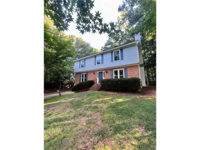 Welcoming home in Pinetree Country Club! Great location with on Pinetree Country Club in Georgia - for sale on GolfHomes.com, golf home, golf lot