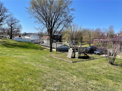 This is a custom built home in 2002 on the original foundation on Hannibal Country Club in Missouri - for sale on GolfHomes.com, golf home, golf lot