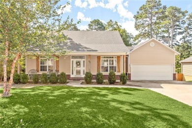 Beautiful Home in Bella Vista! Covered front porch and on Bella Vista - Metfield Golf Complex and Country Club in Arkansas - for sale on GolfHomes.com, golf home, golf lot