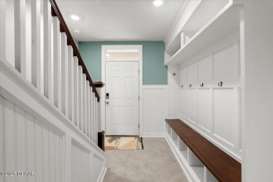 LAKEFRONT 5-bedroom, 3-bathroom, 2-car garage, concrete block on Venetian Bay Golf Course in Florida - for sale on GolfHomes.com, golf home, golf lot