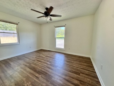 This adorable Duplex has been owner occupied and well maintained on Bright Leaf Golf Course in Kentucky - for sale on GolfHomes.com, golf home, golf lot