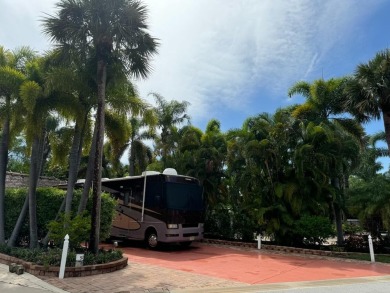 Beautiful landscaped . Large granite bar for wonderful outdoor on St. Lucie Trail Golf Club in Florida - for sale on GolfHomes.com, golf home, golf lot
