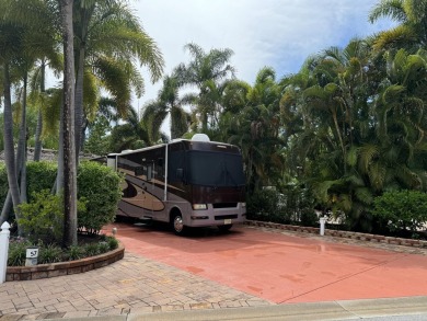 Beautiful landscaped . Large granite bar for wonderful outdoor on St. Lucie Trail Golf Club in Florida - for sale on GolfHomes.com, golf home, golf lot