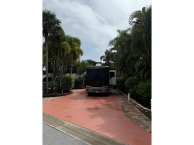 Beautiful landscaped . Large granite bar for wonderful outdoor on St. Lucie Trail Golf Club in Florida - for sale on GolfHomes.com, golf home, golf lot