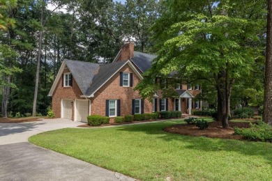 Welcome to 122 Englewood Rd, a beautifully maintained 4-bedroom on Houndslake Country Club in South Carolina - for sale on GolfHomes.com, golf home, golf lot