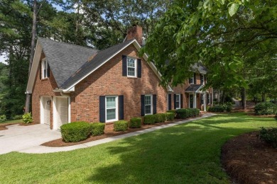 Welcome to 122 Englewood Rd, a beautifully maintained 4-bedroom on Houndslake Country Club in South Carolina - for sale on GolfHomes.com, golf home, golf lot