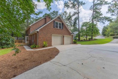 Welcome to 122 Englewood Rd, a beautifully maintained 4-bedroom on Houndslake Country Club in South Carolina - for sale on GolfHomes.com, golf home, golf lot