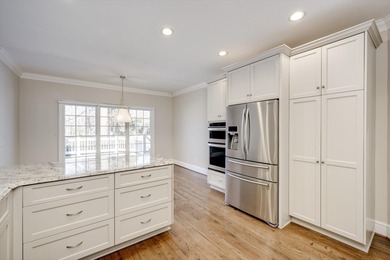 This one level brick home with 4 BR, 3.5 Baths is located in the on Woodside Plantation Country Club in South Carolina - for sale on GolfHomes.com, golf home, golf lot