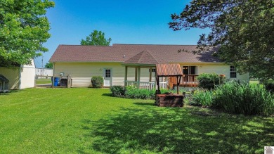 This welcoming 3-bedroom, 2-bath home sits on just over an acre on Paxton Park Golf Course in Kentucky - for sale on GolfHomes.com, golf home, golf lot