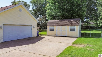 This welcoming 3-bedroom, 2-bath home sits on just over an acre on Paxton Park Golf Course in Kentucky - for sale on GolfHomes.com, golf home, golf lot