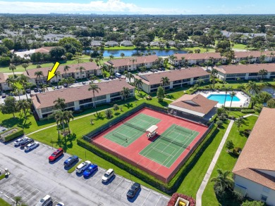 Beautiful and spacious first-floor 2 bedroom, 2 bath condo on The Golf Club of Jupiter in Florida - for sale on GolfHomes.com, golf home, golf lot