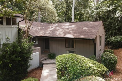 A convenient location and contemporary floor plan are the on University of Georgia Golf Course in Georgia - for sale on GolfHomes.com, golf home, golf lot