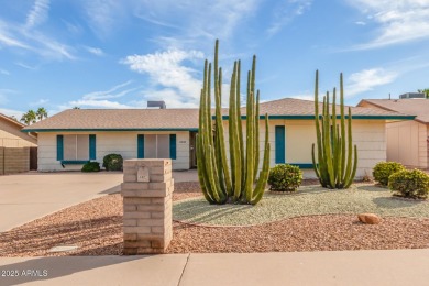 Ahwatukee! South Mountain Views! This 3 bedroom home offers an on Ahwatukee Country Club in Arizona - for sale on GolfHomes.com, golf home, golf lot
