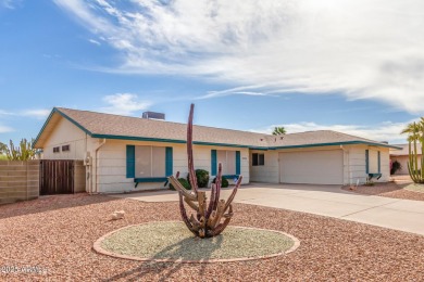 Ahwatukee! South Mountain Views! This 3 bedroom home offers an on Ahwatukee Country Club in Arizona - for sale on GolfHomes.com, golf home, golf lot