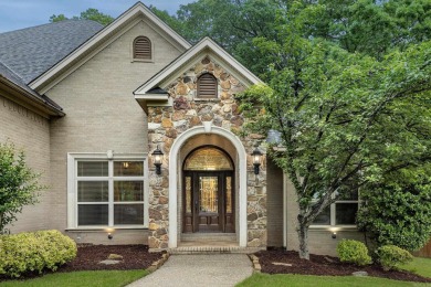 Come see this luxurious 4-bedrm, 3.5-bath home with a side load on Maumelle Golf and Country Club in Arkansas - for sale on GolfHomes.com, golf home, golf lot