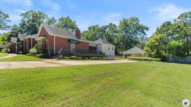 Welcome to 6616 Lakeridge Drive in Texarkana, TX! This spacious on Northridge Country Club in Texas - for sale on GolfHomes.com, golf home, golf lot