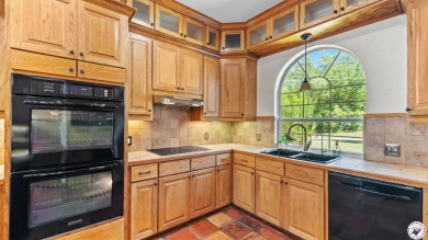 Welcome to 6616 Lakeridge Drive in Texarkana, TX! This spacious on Northridge Country Club in Texas - for sale on GolfHomes.com, golf home, golf lot