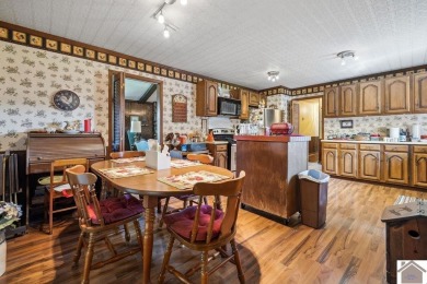 Charming three bedroom/2 bath house located in Country Club on Mayfield-Graves Country Club in Kentucky - for sale on GolfHomes.com, golf home, golf lot