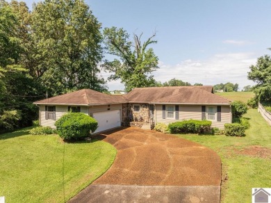 Charming three bedroom/2 bath house located in Country Club on Mayfield-Graves Country Club in Kentucky - for sale on GolfHomes.com, golf home, golf lot