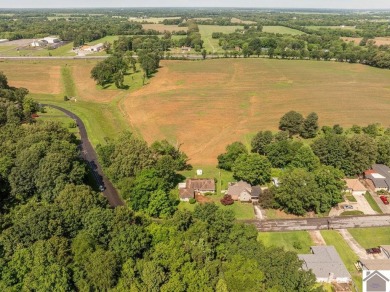 Charming three bedroom/2 bath house located in Country Club on Mayfield-Graves Country Club in Kentucky - for sale on GolfHomes.com, golf home, golf lot