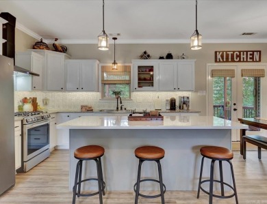 Welcome to this beautifully updated 3-bedroom, 2-bath home on Diamondhead Golf and Country Club in Arkansas - for sale on GolfHomes.com, golf home, golf lot
