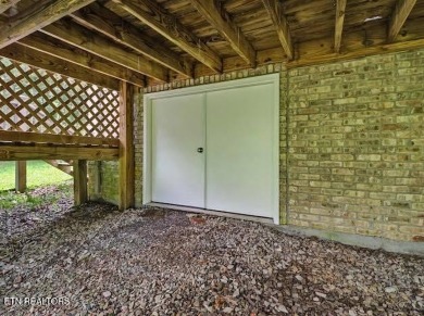 All brick,1969 sq ft 3 bedroom 2 bath on 1.28 acres with a park on Deer Creek Golf Club in Tennessee - for sale on GolfHomes.com, golf home, golf lot