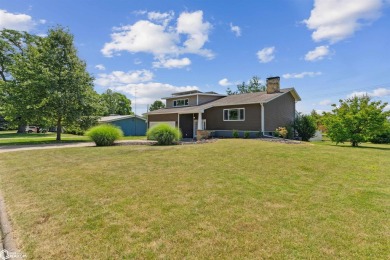 The work is done! Beautifully updated 4 bedroom 2 1/2 bathroom on Burlington Golf Club in Iowa - for sale on GolfHomes.com, golf home, golf lot