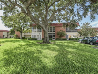 Turn-key 1BR/1.5BA in Vista Royale, Vero's most active 55+ on The American Golf Club in Florida - for sale on GolfHomes.com, golf home, golf lot