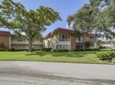 Turn-key 1BR/1.5BA in Vista Royale, Vero's most active 55+ on The American Golf Club in Florida - for sale on GolfHomes.com, golf home, golf lot