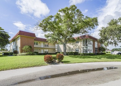 Turn-key 1BR/1.5BA in Vista Royale, Vero's most active 55+ on The American Golf Club in Florida - for sale on GolfHomes.com, golf home, golf lot