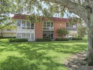 Turn-key 1BR/1.5BA in Vista Royale, Vero's most active 55+ on The American Golf Club in Florida - for sale on GolfHomes.com, golf home, golf lot