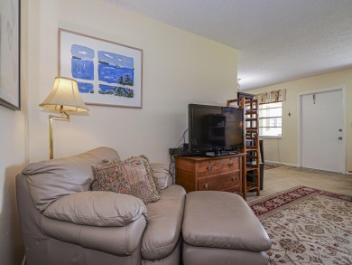 Turn-key 1BR/1.5BA in Vista Royale, Vero's most active 55+ on The American Golf Club in Florida - for sale on GolfHomes.com, golf home, golf lot