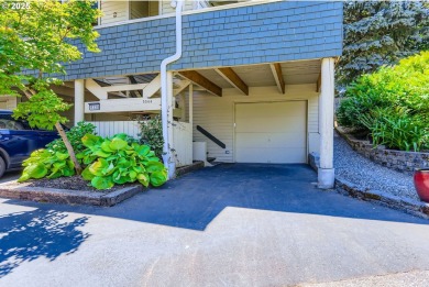 End-unit townhouse with unbeatable golf course lot! With an on Rock Creek Country Club in Oregon - for sale on GolfHomes.com, golf home, golf lot
