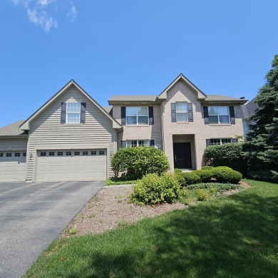 Gorgeous 4 bedroom, 2.5 bath home on Eagle Brook golf course on Eagle Brook Country Club in Illinois - for sale on GolfHomes.com, golf home, golf lot