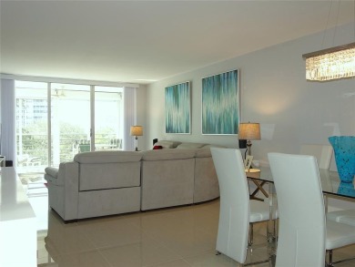 Beautifully updated top-floor 2/2 condo on Palm Aire's Oaks Lane on Palm-Aire Country Club and Resort - Palms in Florida - for sale on GolfHomes.com, golf home, golf lot