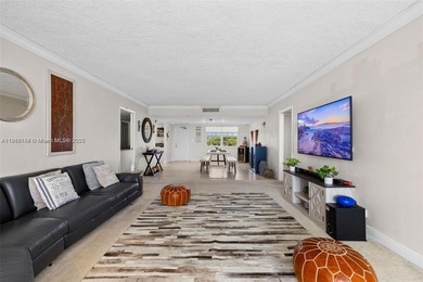 Stunning and bright 3BR/2BA condo with spacious rooms and on Palm-Aire Country Club and Resort - The Oaks in Florida - for sale on GolfHomes.com, golf home, golf lot