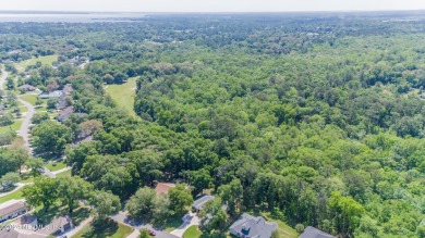 Immaculate home boasting over 2700 square feet of elegance and on Magnolia Point Golf and Country Club in Florida - for sale on GolfHomes.com, golf home, golf lot