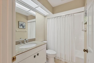 Under contract-accepting backup offers. Welcome to this on University Park Country Club in Florida - for sale on GolfHomes.com, golf home, golf lot